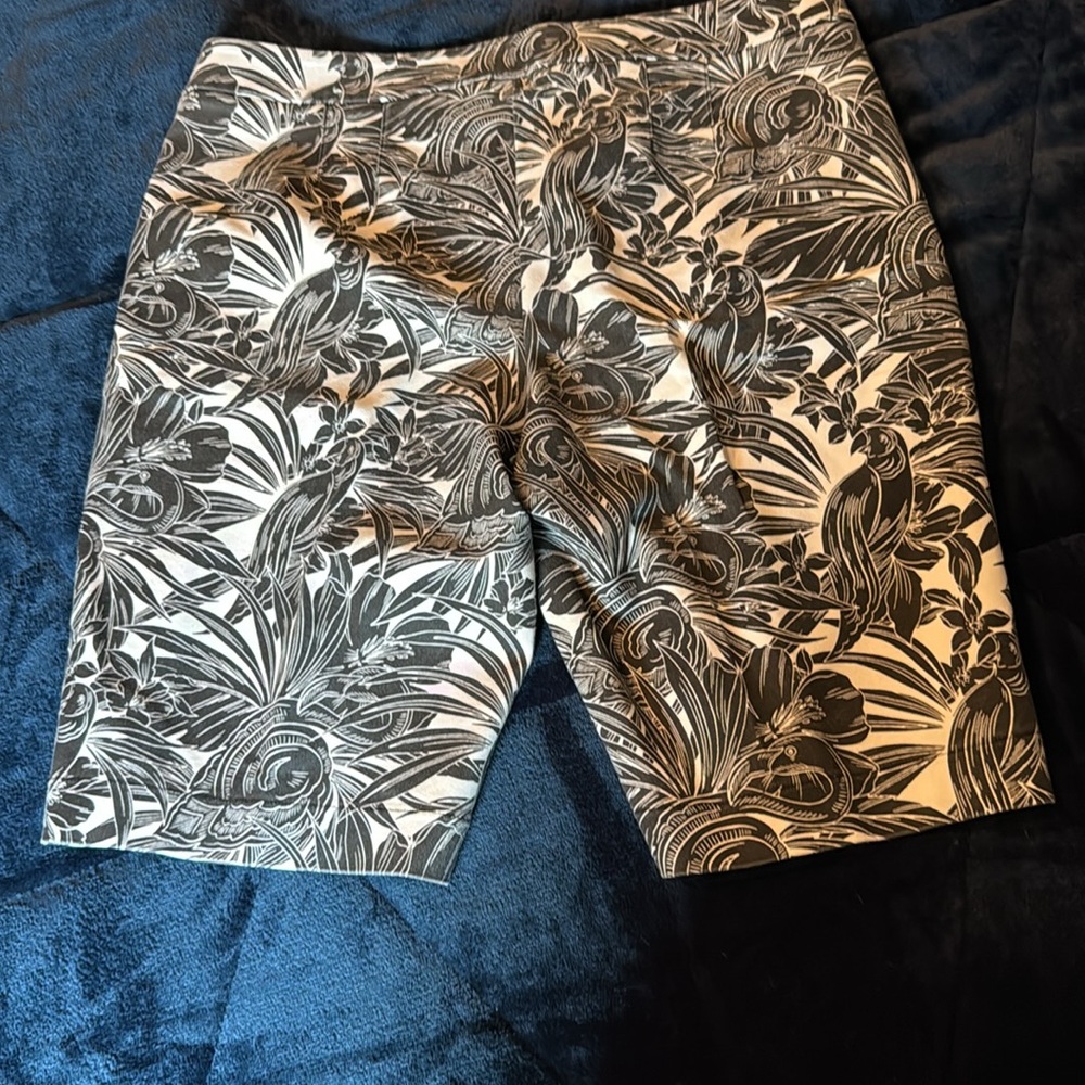 White House Black Market 12 inch Bermuda short size 14